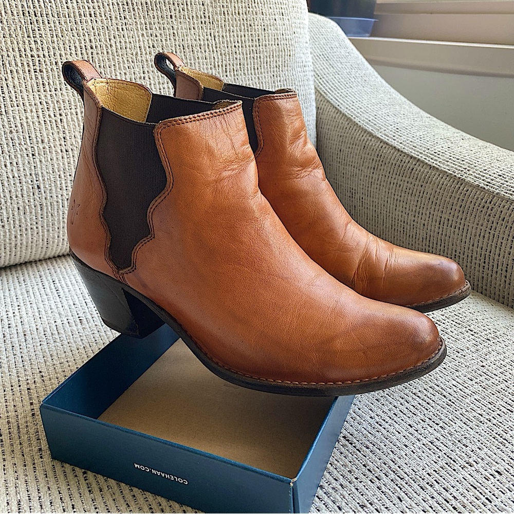 Frye Chelsea ankle boots size 7.5